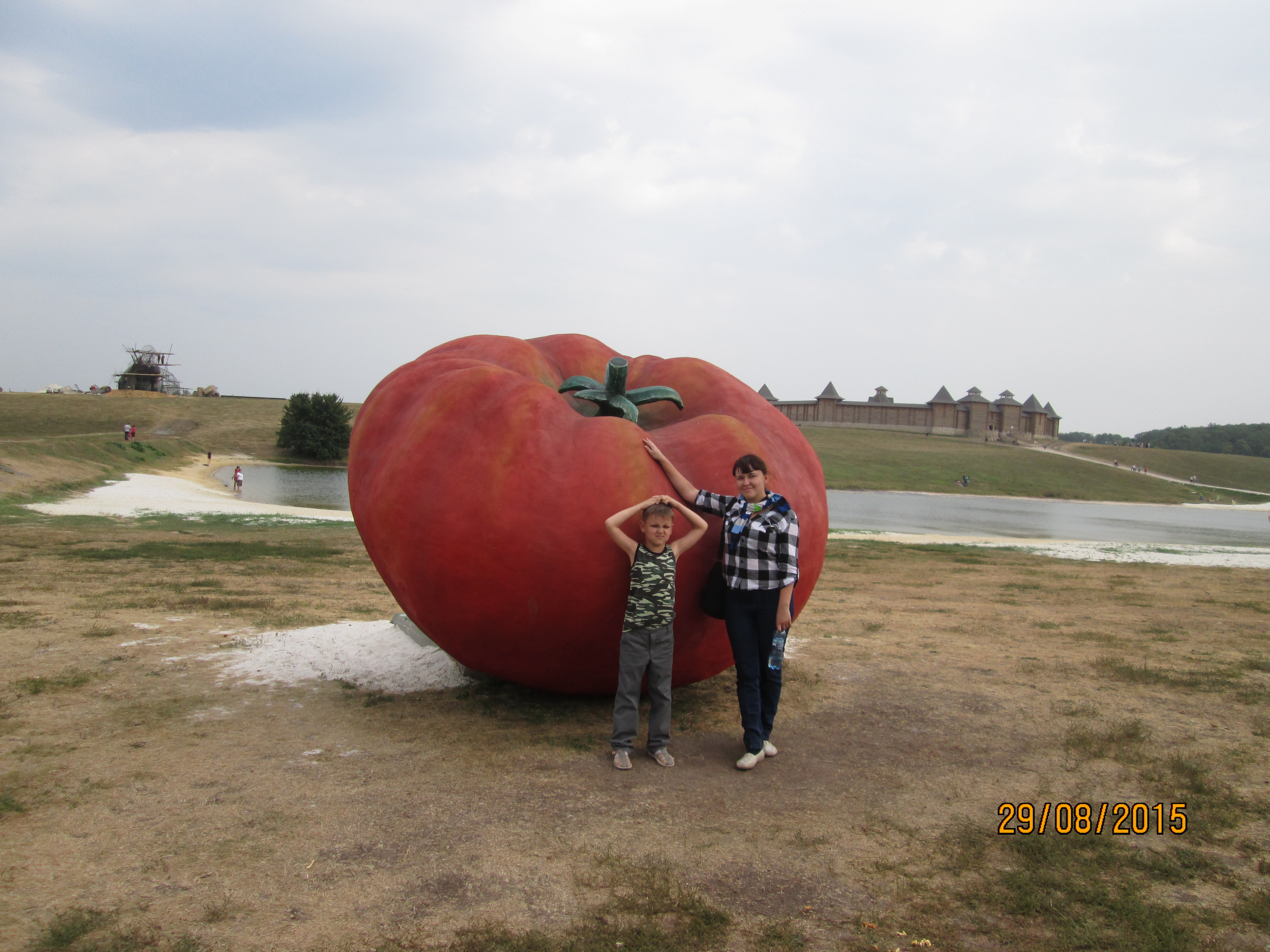 Памятник помидору в турции фото
